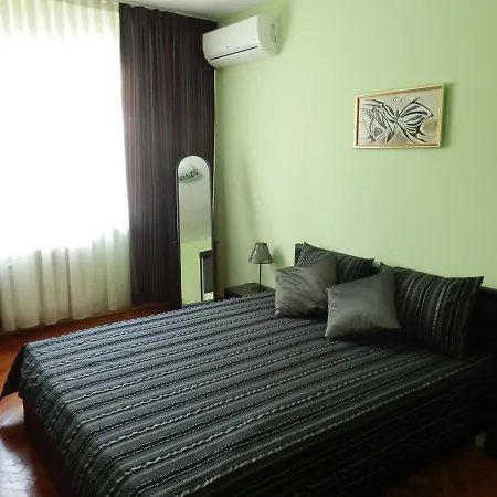 Apartament Bravo דירה *